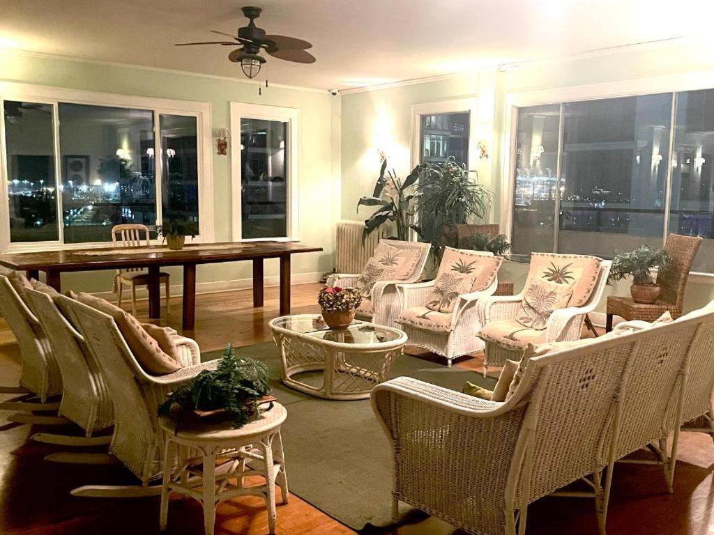 Private Cozy Studio, Peek A Boo Ocean View For 2 Лонг Бийч Екстериор снимка